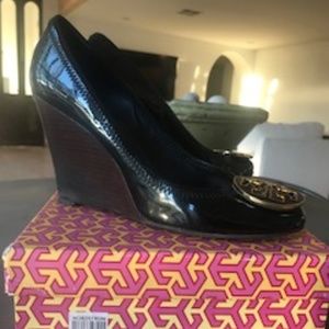 Tory Burch Sophie Wedge Black Patent 8.5